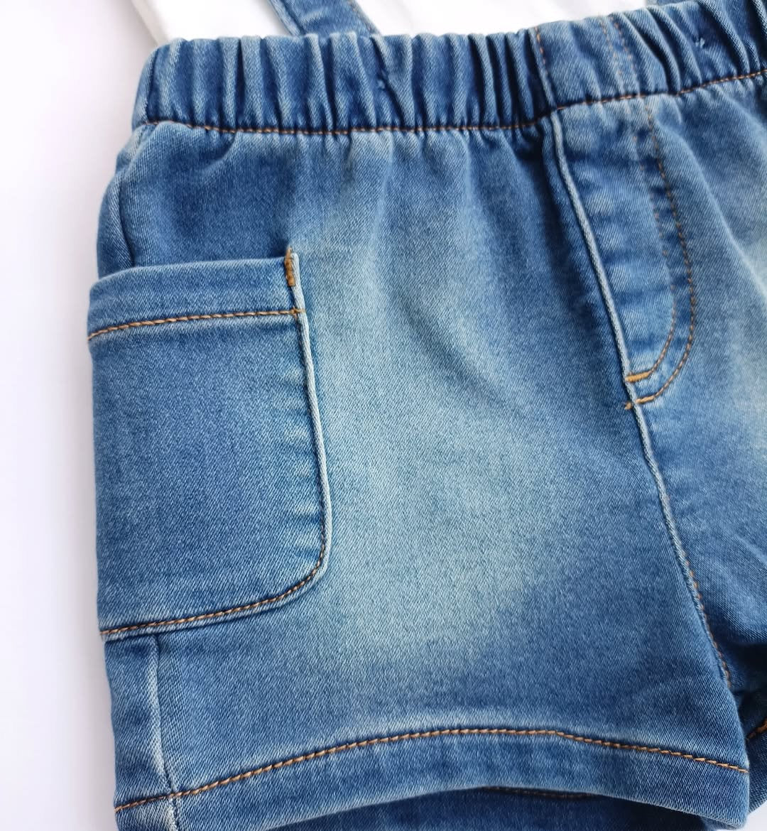 Cat & Jack overall corto mezclilla y mameluco blanco estrellas - Talla 6a9m