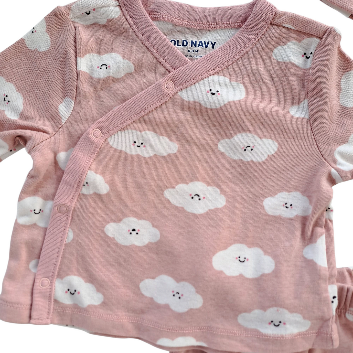 Old Navy conjunto 3 piezas pantalon kimono y gorro rosa nubes - Talla 0a3 meses