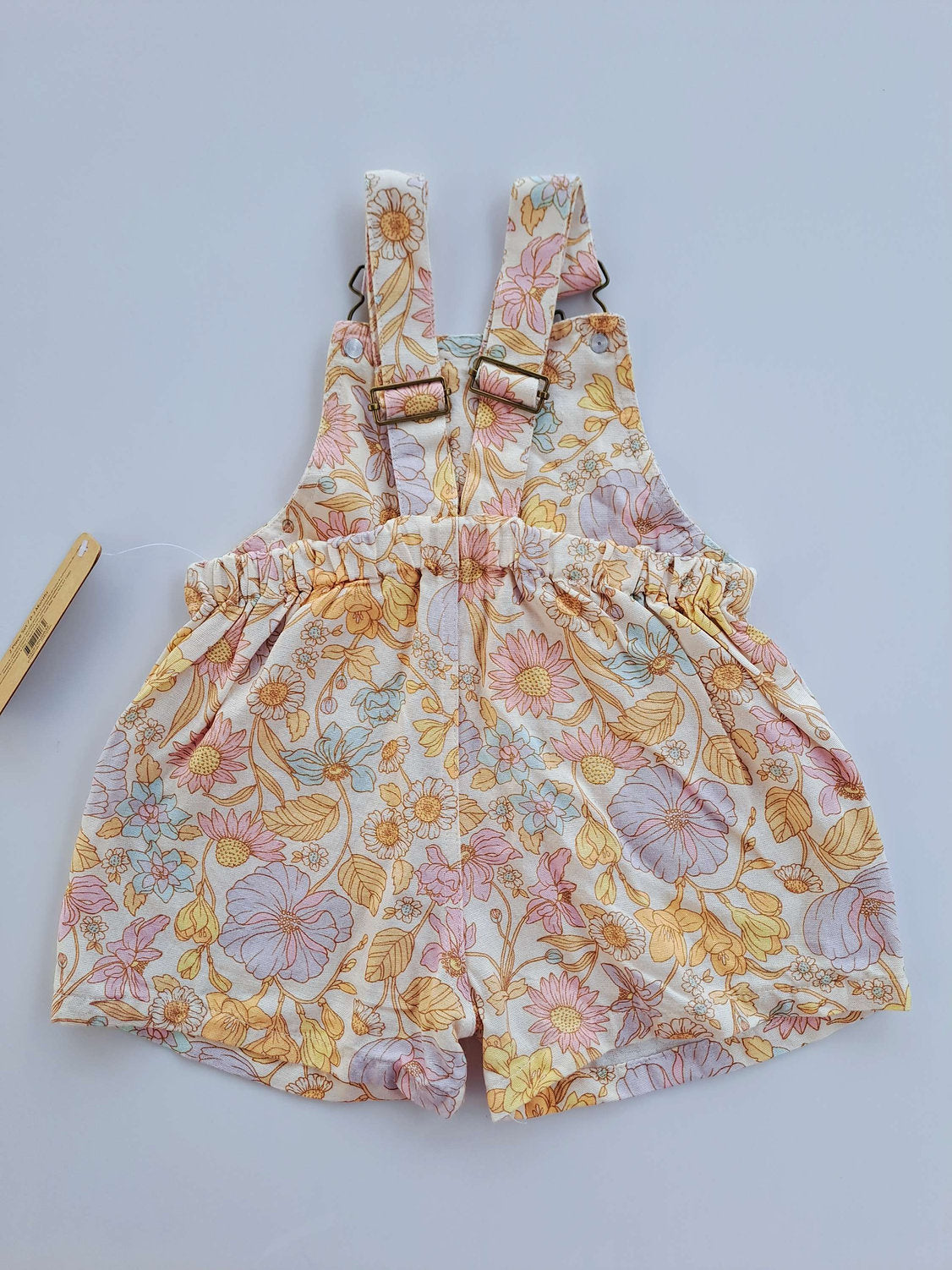 Bonnie & Harlo overall corto floreado - Talla 12a18 meses