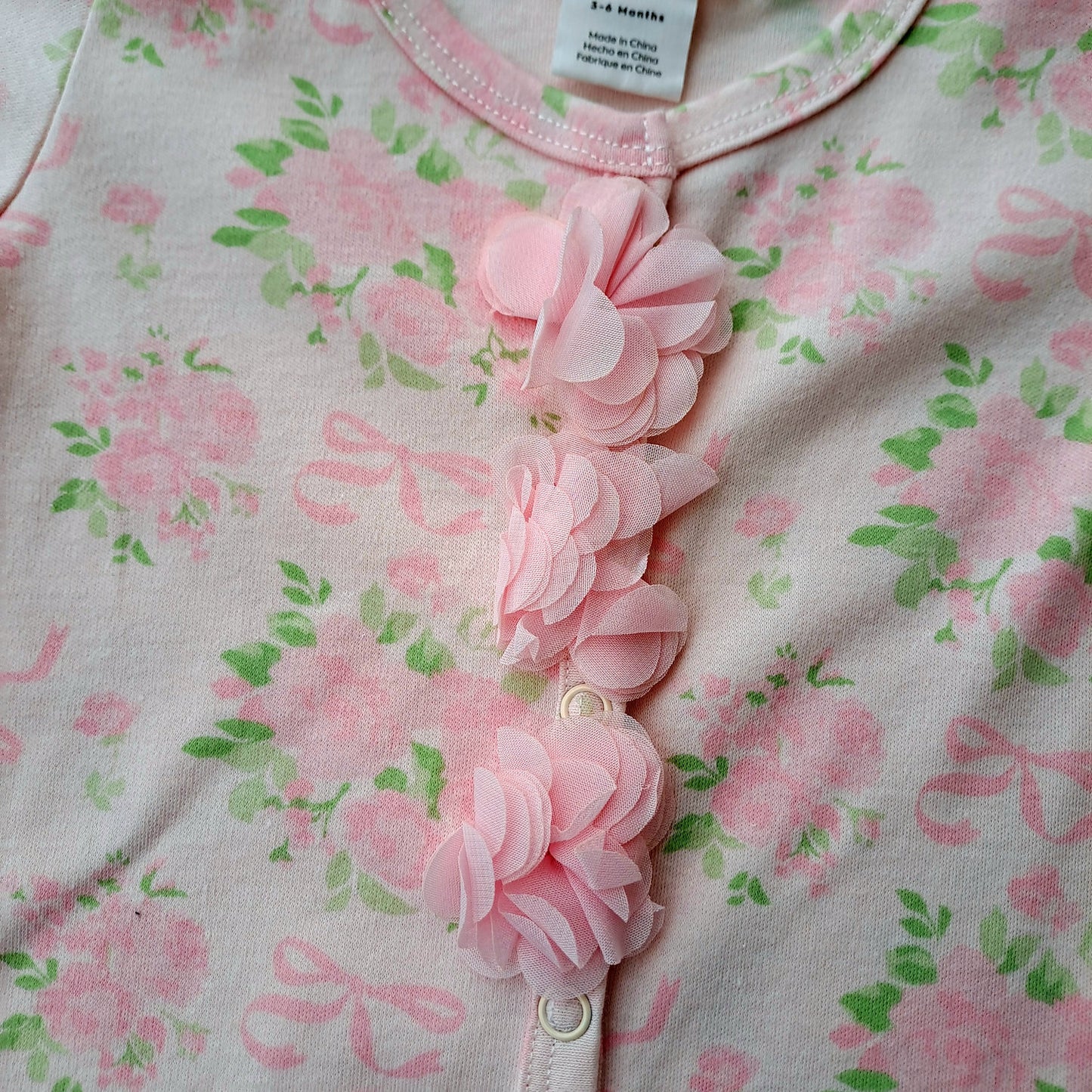 Laura Ashley pijama pie cerrado botones rosa floreada - Talla 0a3m