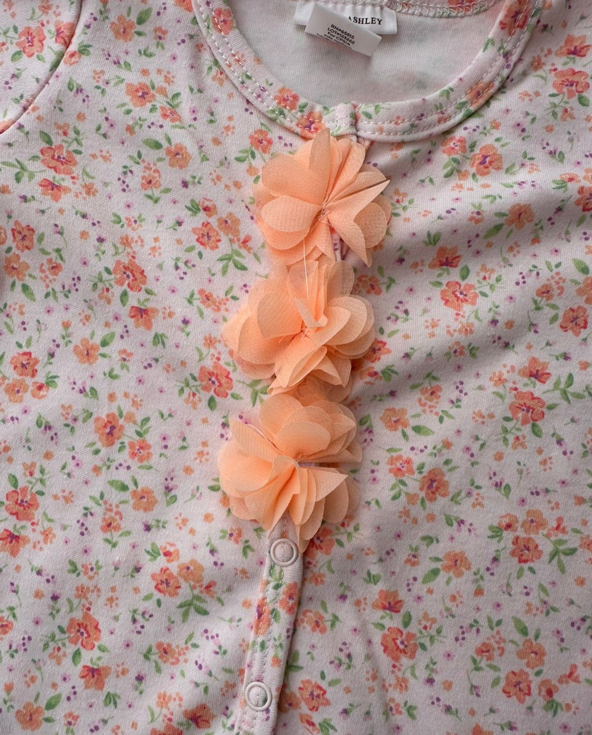 Laura Ashley pijama pie cerrado botones floreada - Talla 3a6m