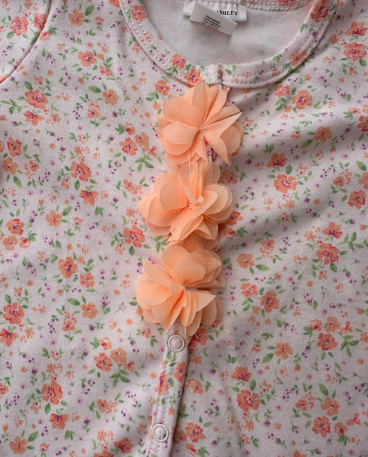 Laura Ashley pijama pie cerrado botones floreada - Talla 3a6m