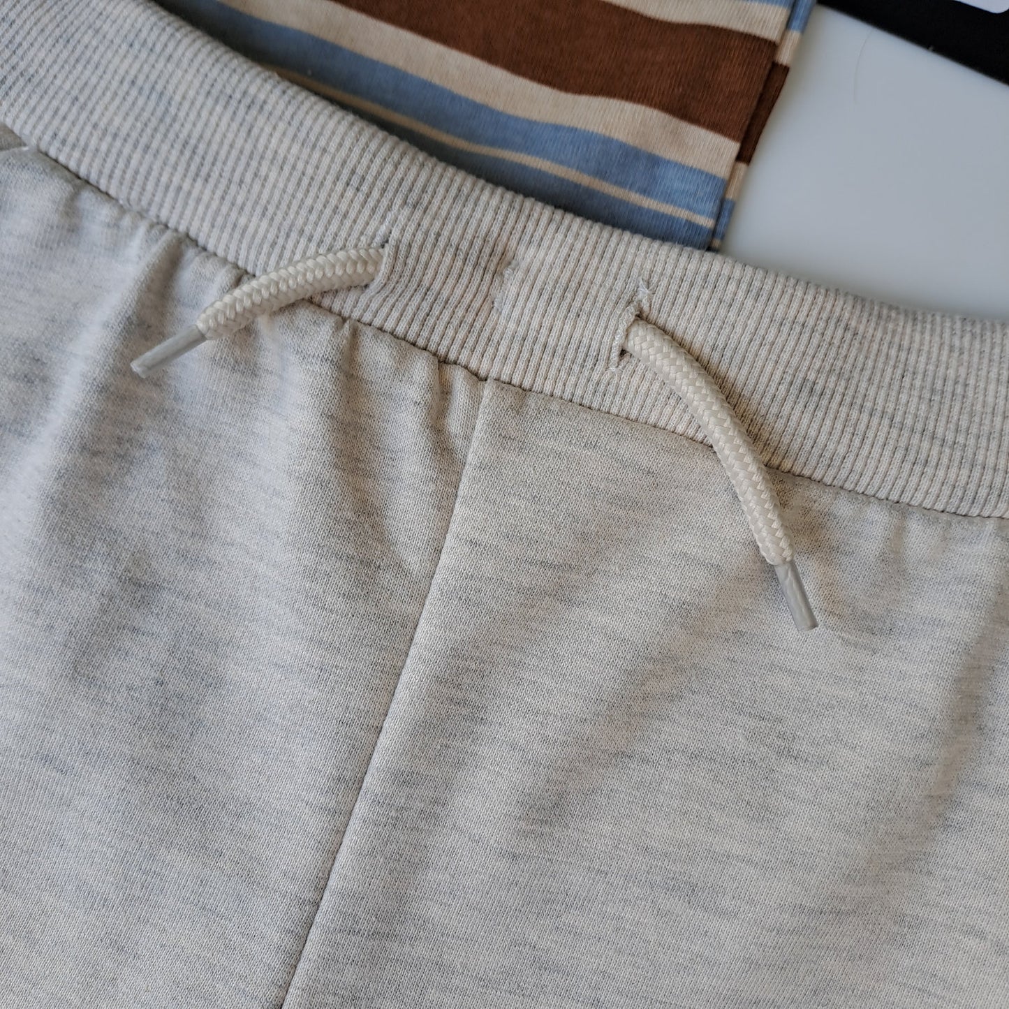 Kenneth Cole 2 conjuntos short y camiseta - Talla 4T