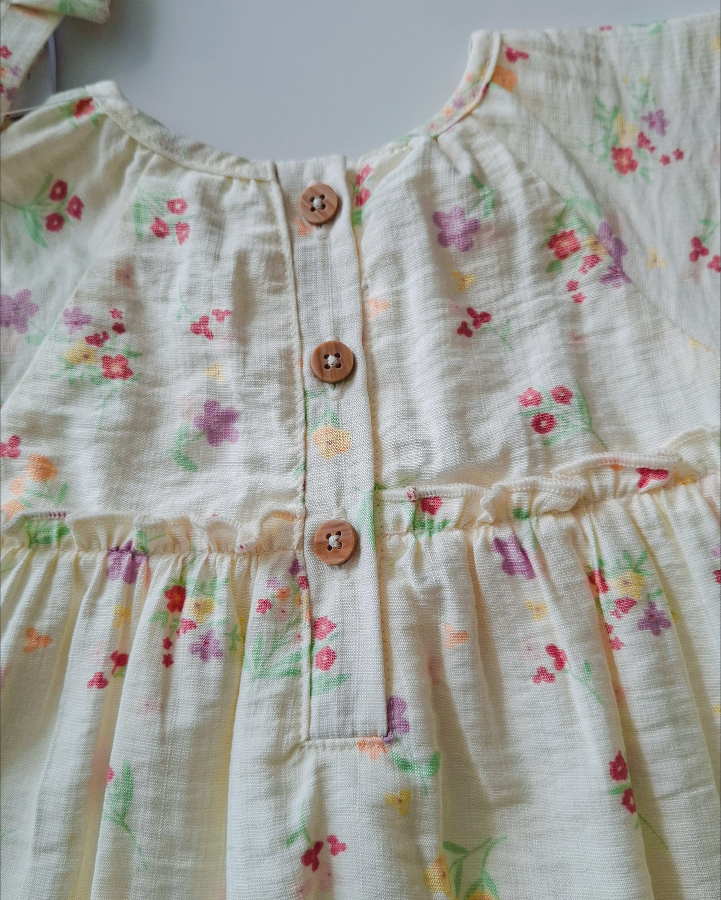Primark vestido floreado con calzon y diadema - Talla 3a6meses