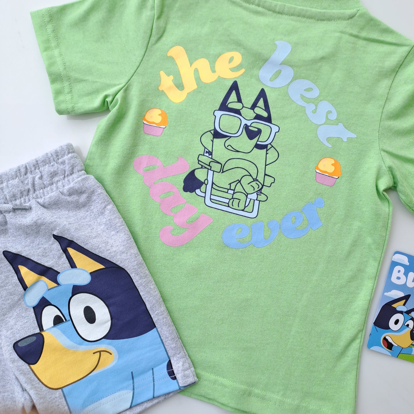 Bluey conjunto short gris camiseta verde - Talla 3T